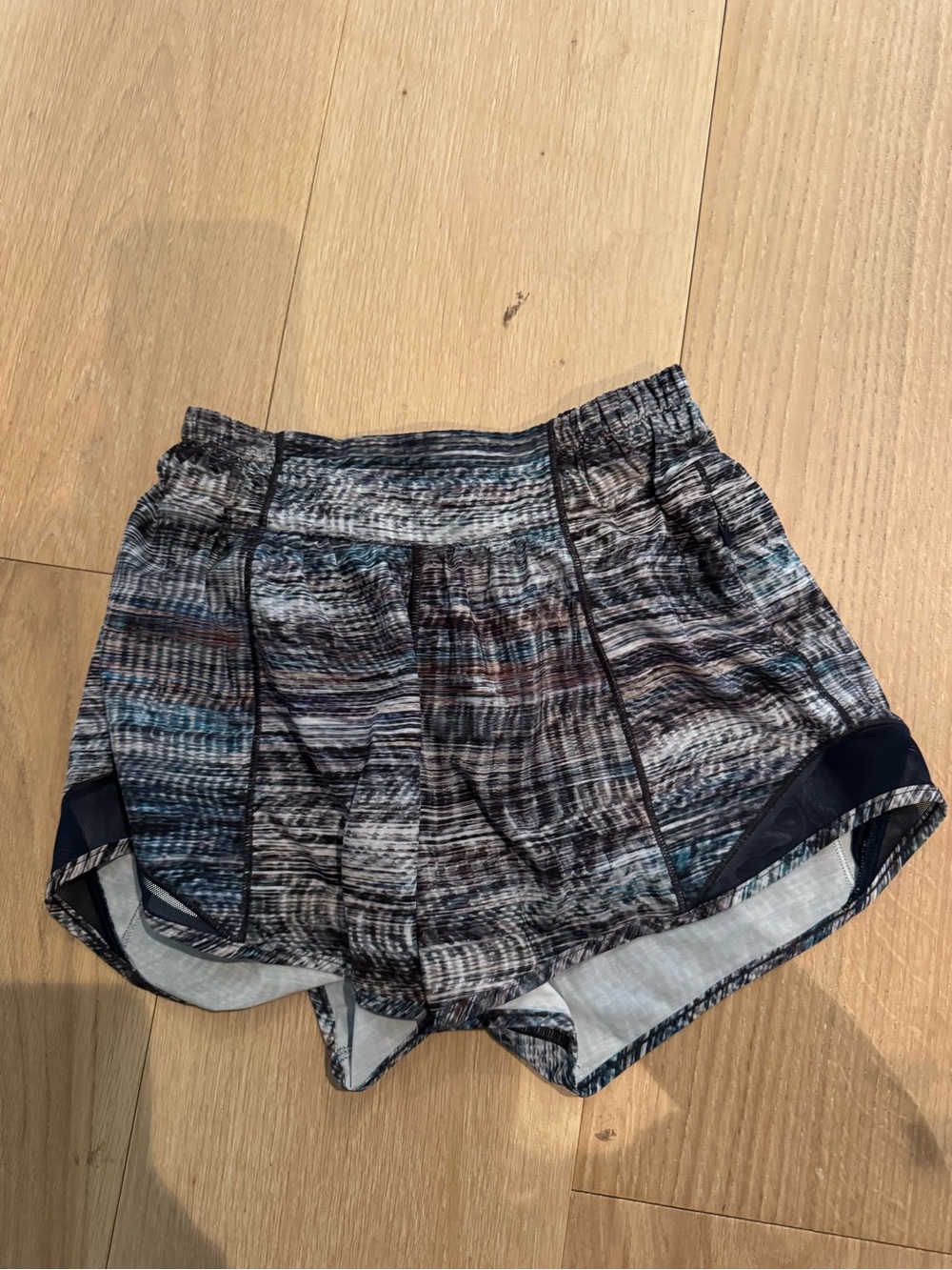Lululemon Women's Patterned Hotty Hot Shorts - Blue Multicolor